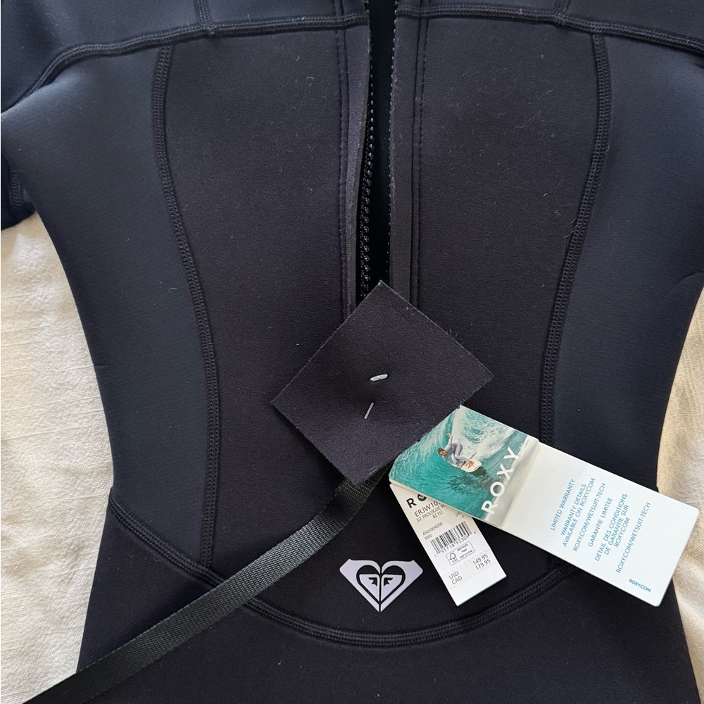 SOLD - NEW Roxy Black Wetsuit/ Not used